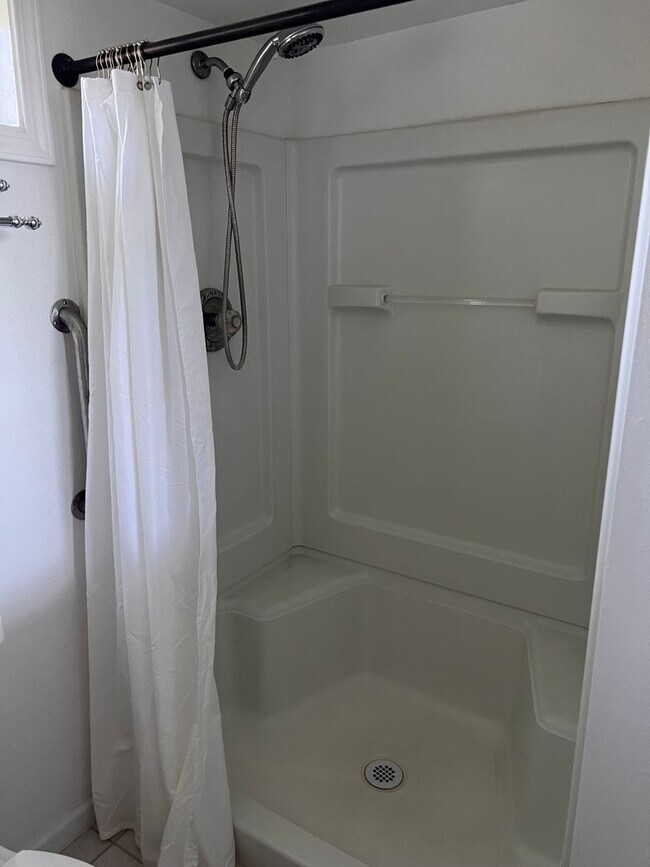 Adorable Deluxe Studio Auburn. Has it A... Rental House Rental in