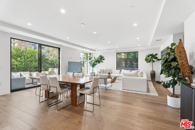 Building Photo - 725 Croft Ave Unit 308