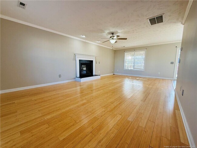 Photo - 84 Gloucester Ct