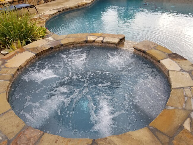 Sparkling pool & spa