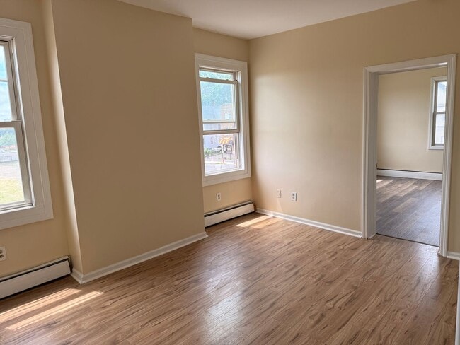 Building Photo - 476 Wethersfield Ave Unit 2nd Fl