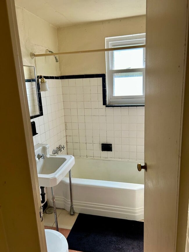 Photo - Bright large 1 bedroom in Shadyside Unit A41