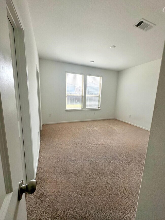 Building Photo - 1309 Grass Bnd Dr