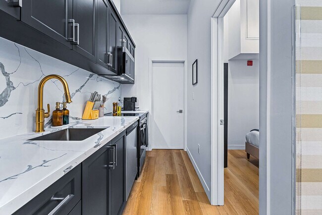 Photo - 168 McCaul St Unit SI ID1389234P