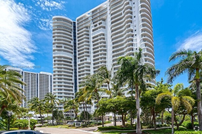 Building Photo - 21050 NE 38th Ave Unit 305 Rental