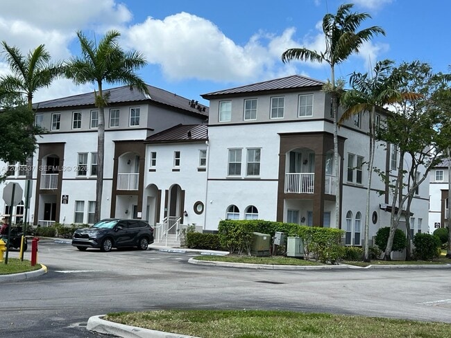 Building Photo - 4455 SW 160th Ave Unit 201