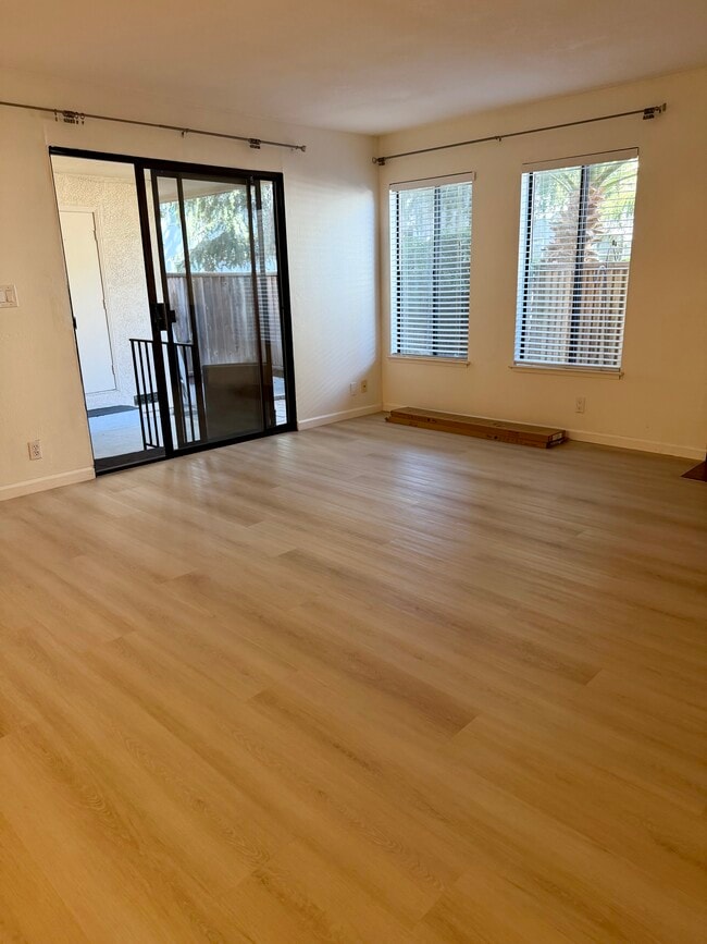 Building Photo - 1670 Clayton Rd Unit Condo
