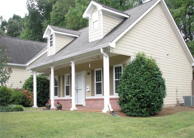 Photo - 2318 Talamill Dr NE