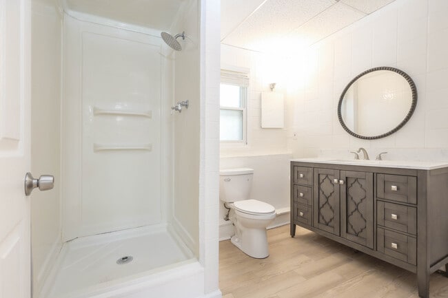 Photo - 225 Willow Lake Ln