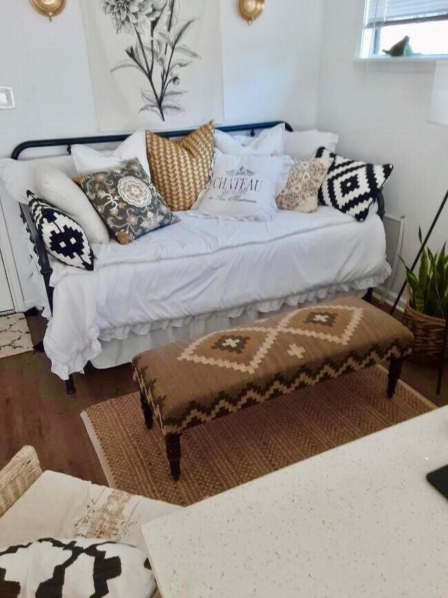 Photo - 402 17th St N