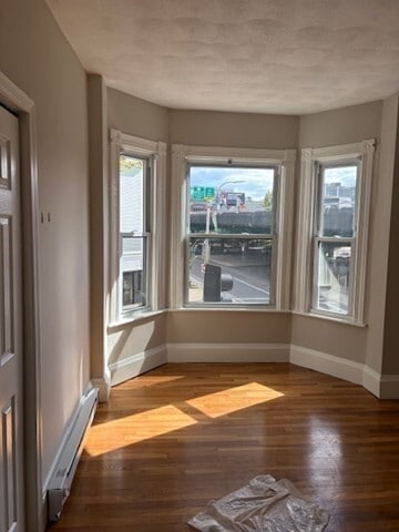 Building Photo - 132 Chelsea St Unit 2