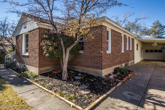 Photo - 108 Wayside Dr