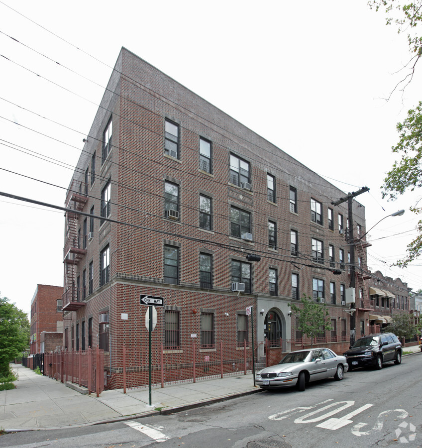 511 Van Siclen Ave - 511 Van Siclen Ave Apartments