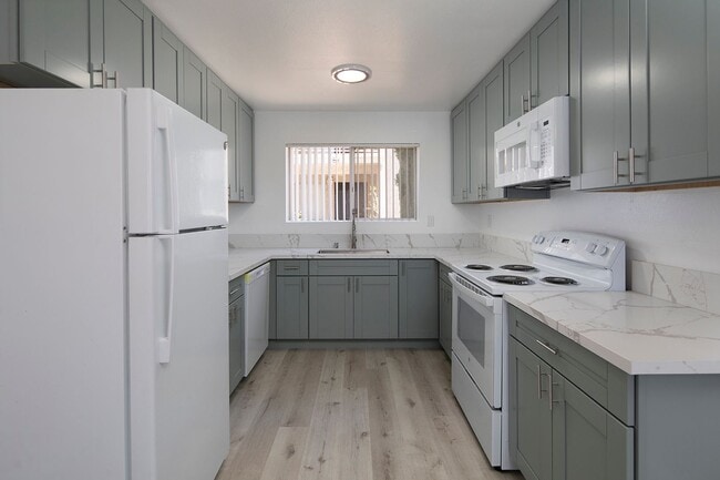 Photo - Gorgeous 1 Bedroom with AC and Parking in ... Unit 07