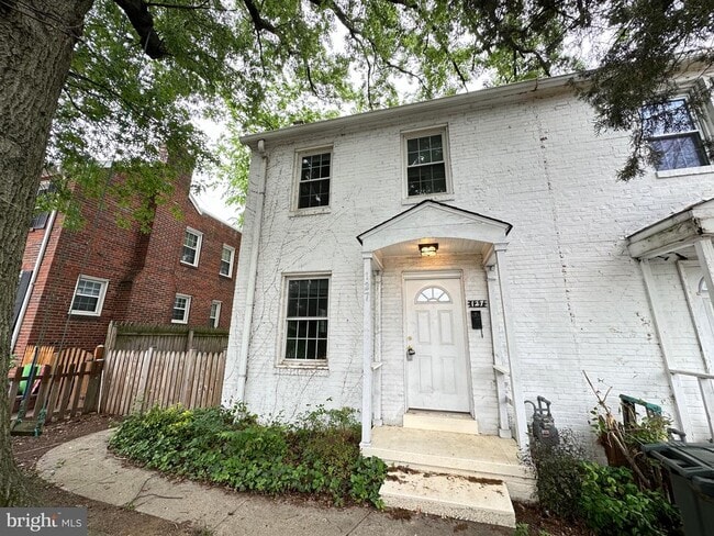 Photo - 127 S Glebe Rd House
