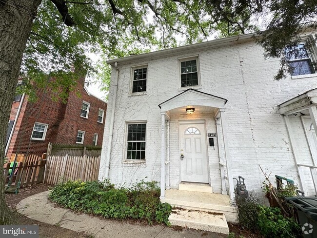 Building Photo - 127 S Glebe Rd Rental