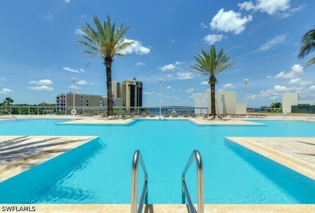 3000 Oasis Grand Blvd Unit 401
