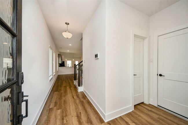 Building Photo - 8046 Kay Hbr Dr