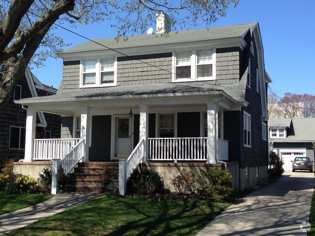 Building Photo - 304 Salem Ave Rental