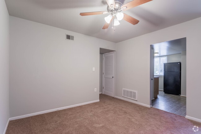 2 BR, 1.5 BA - 1,010 SF