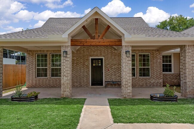 Photo - 24738 Roscommon Ln