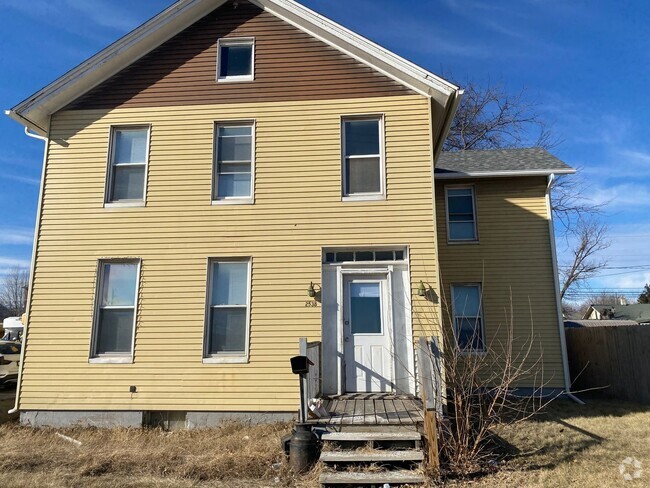 Building Photo - 4BR West Davenport Home