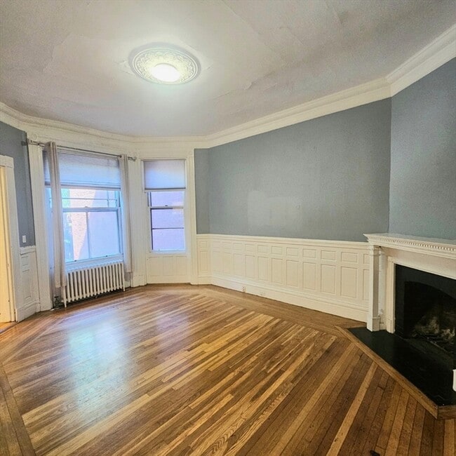 Building Photo - 295 Newbury St Unit 5
