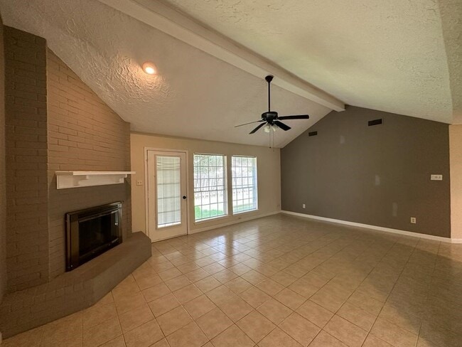 Photo - 239 Kings Way