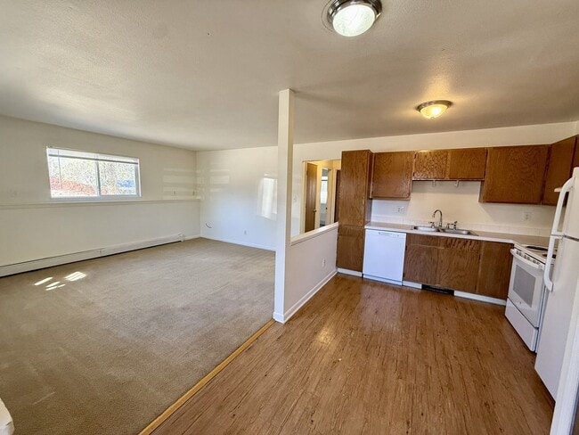 Building Photo - 511 Peterson Dr Unit 4