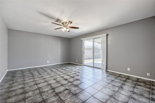Photo - 604 Bloomingfield Ln