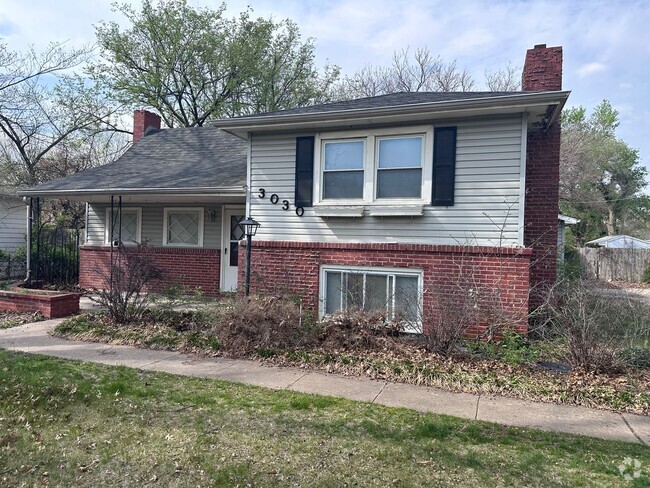 Building Photo - $1445 - 3 bedroom/ 1.5 bathroom - Beautifu... Rental