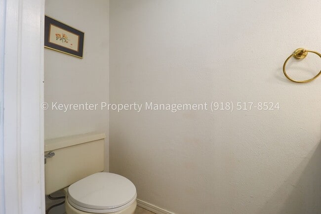 6246 S Yorktown Pl