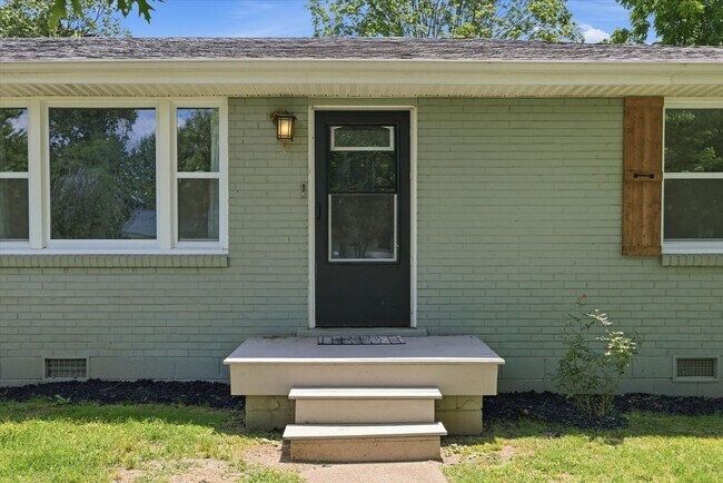 Photo - Pet Friendly Three Bedroom!
