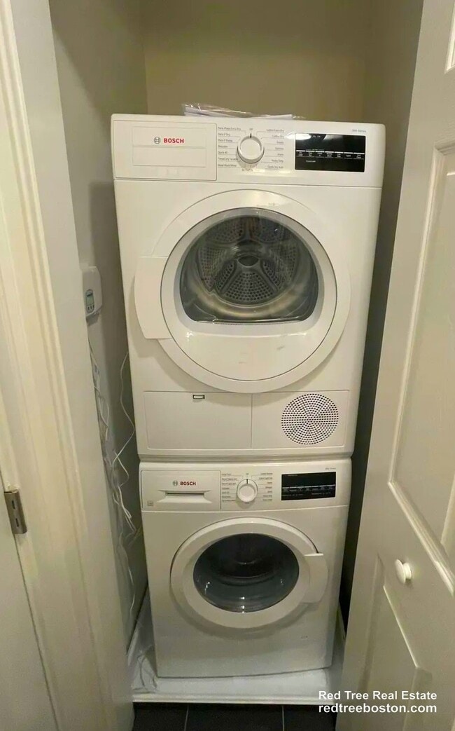 Photo - 31 Temple St Unit 2F