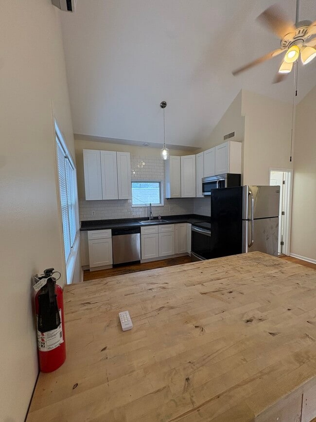 Photo - 712 W 17th St