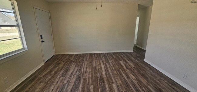 Photo - 1404 Deville St