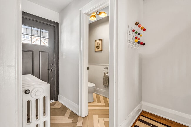 Photo - 15 Avion Ave