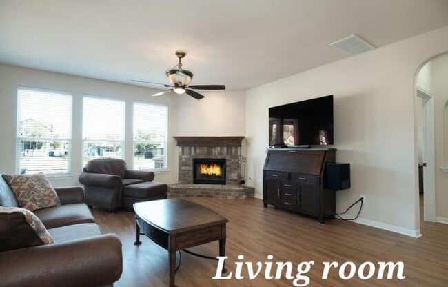 Photo - 219 Tulip Trail Bend