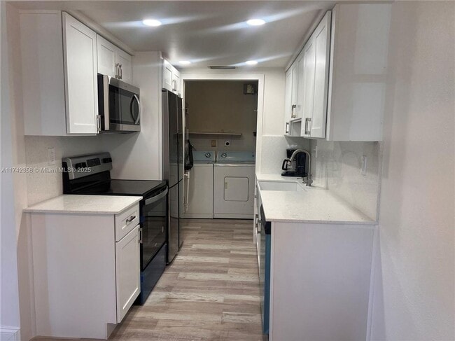 Building Photo - 820 SW 12th Ave