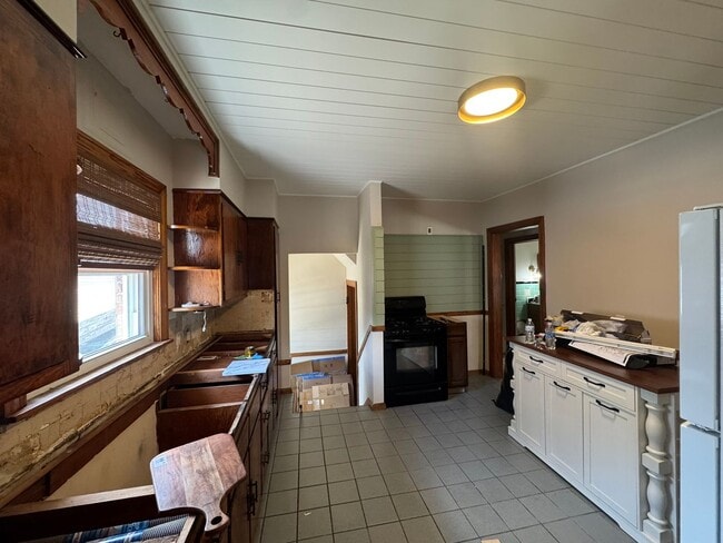 Photo - COMING SOON | Fully Furnished 4BR Student Home | All Utilities Included | Walk to UE