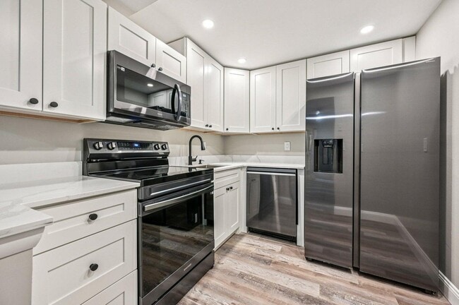 Building Photo - 460 NW 20th St Unit 1110