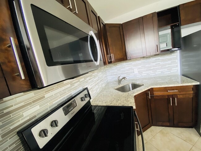 214 SW 15th St Unit 2
