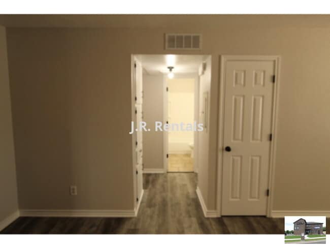 Photo - 2102 Hunt Dr