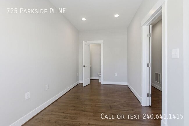 Photo - 725 Parkside Pl NE