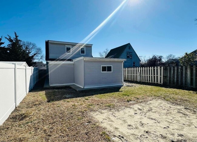 Building Photo - 909 Faue