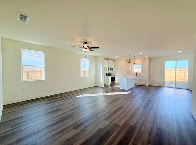 Photo - 654 Stephanie Dr