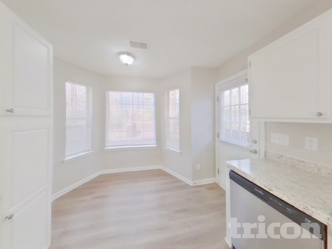 Photo - 262 Stonewood Dr