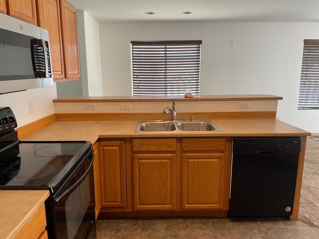 Photo - 1703 Fairway Dr NE