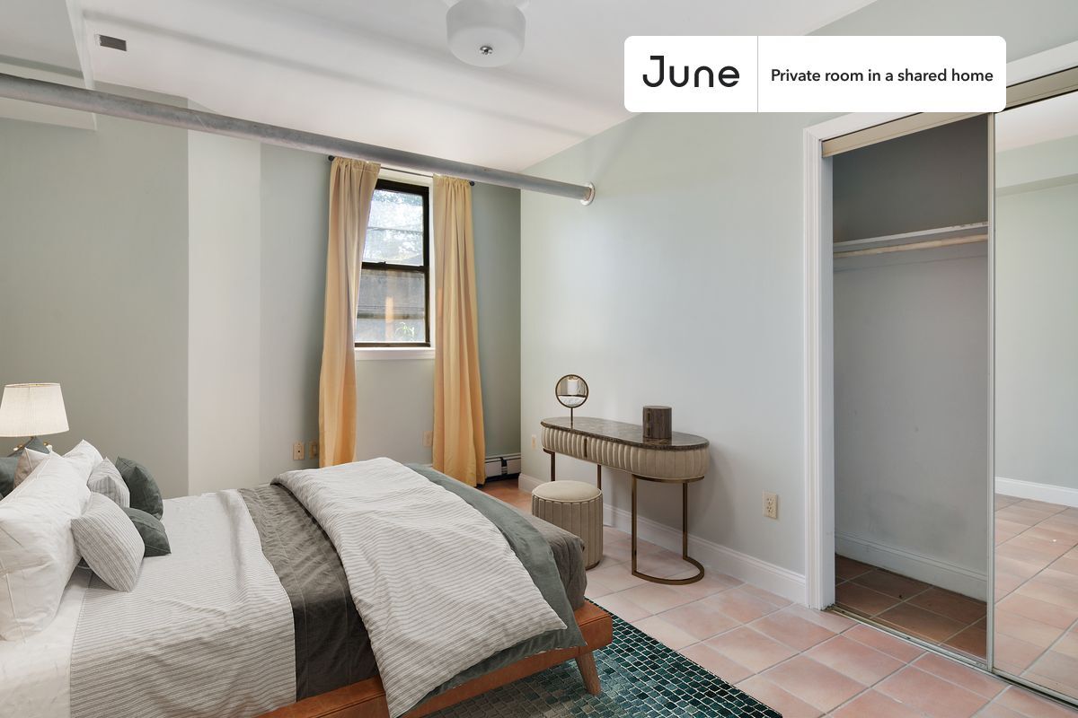 Private bedroom in 5 bed/3 bath Home - Private bedroom in 5 bed/3 bath Home