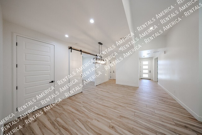 Photo - 2418 E Amelia Ave